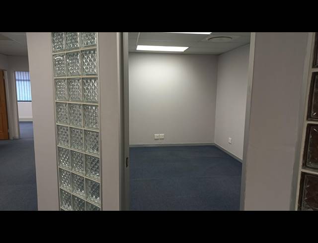 532M² BUSINESS TO LET IN BEREA WEST
